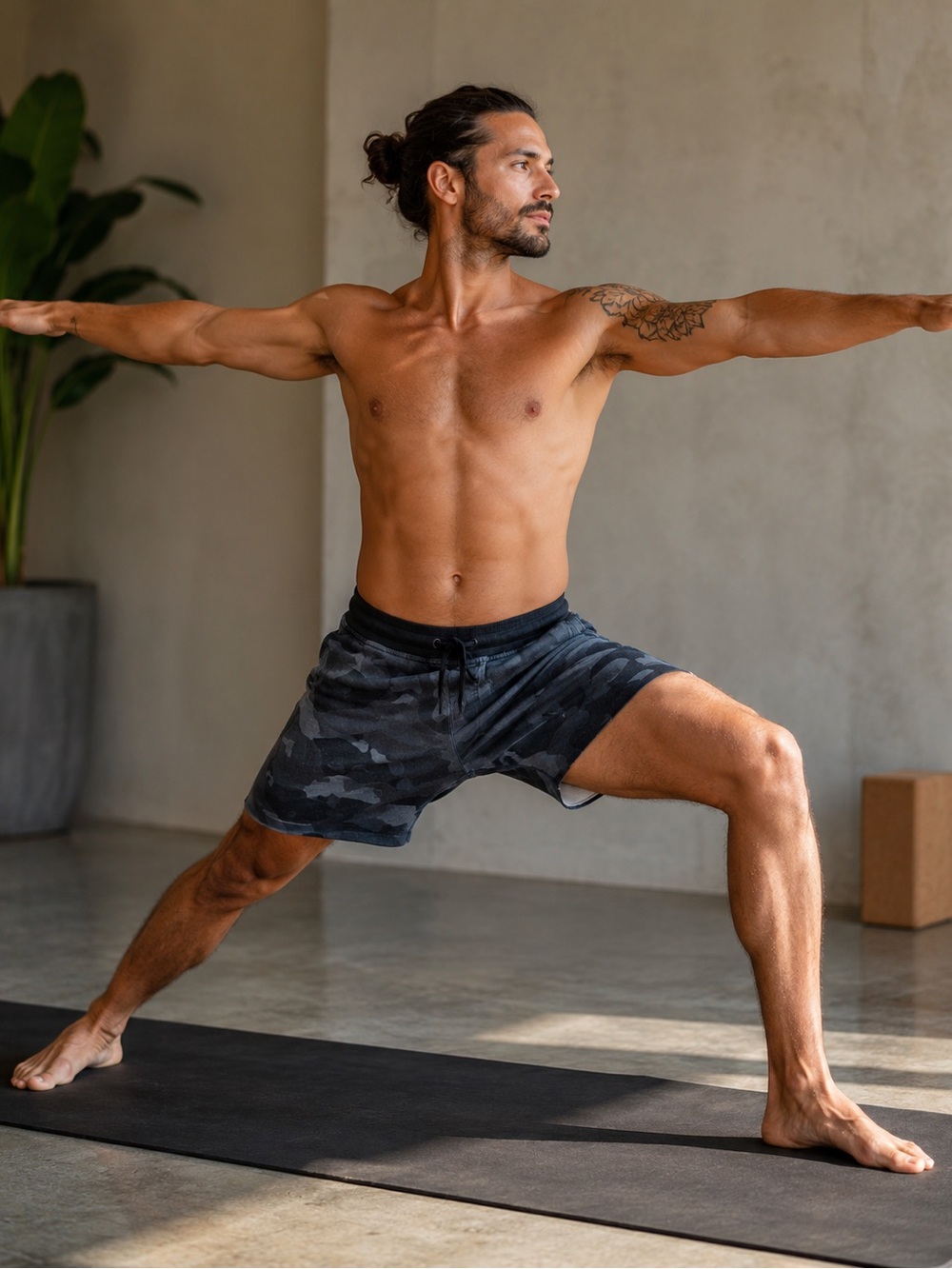 manduka Men's Athletic Agility Shorts in Black/Blue Camo Size Small